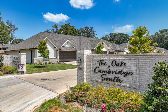 The Oaks at Cambridge South in Tyler, TX - Building Photo - Building Photo