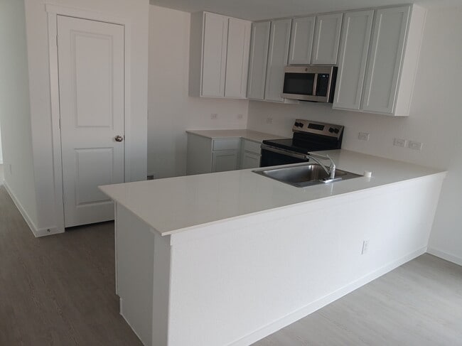 159 Wolf Crest Blvd in Seguin, TX - Building Photo - Building Photo