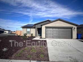 2268 Samuel St in Hanford, CA - Building Photo - Building Photo