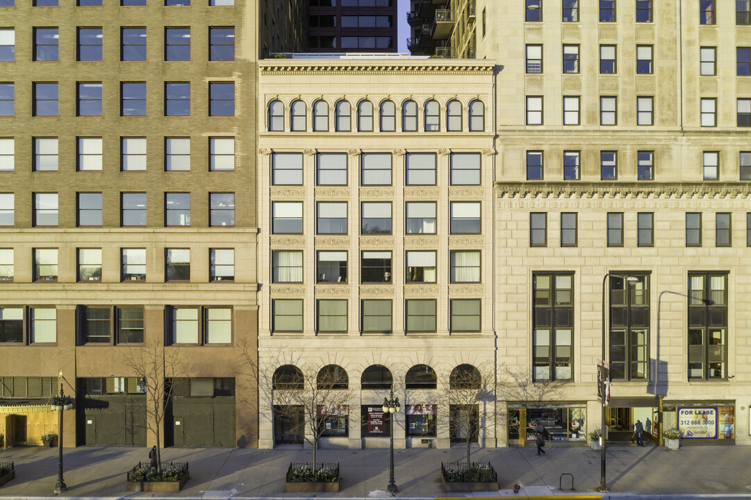 Richelieu Flats in Chicago, IL - Building Photo