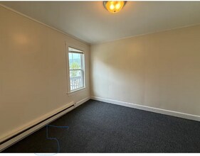 325 Cumberland St in Rumford, ME - Foto de edificio - Building Photo