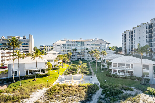 La Tour Rivage Apartments in Naples, FL - Foto de edificio - Building Photo