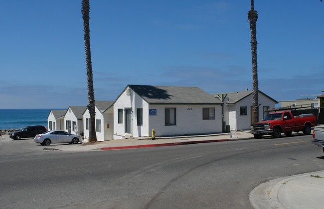 831 Pacific St in Oceanside, CA - Building Photo - Building Photo