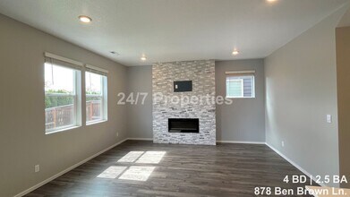 878 Ben Brown Ln in Woodburn, OR - Building Photo - Building Photo