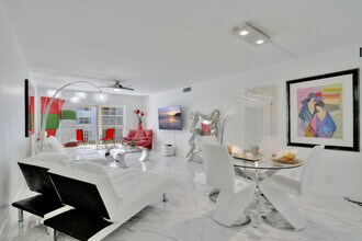800 E Camino Real in Boca Raton, FL - Building Photo - Building Photo