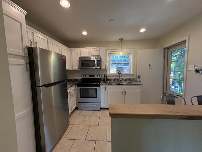 4030 Forest Hill Ave in Richmond, VA - Building Photo - Building Photo