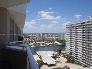 1985 S Ocean Dr in Hallandale Beach, FL - Foto de edificio - Building Photo