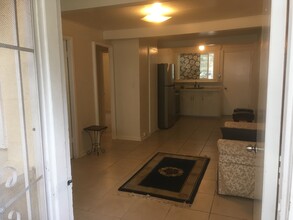 1725 Hoe St, Unit B in Honolulu, HI - Foto de edificio - Building Photo