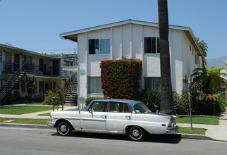 118-122 Los Aguajes Ave in Santa Barbara, CA - Building Photo - Building Photo