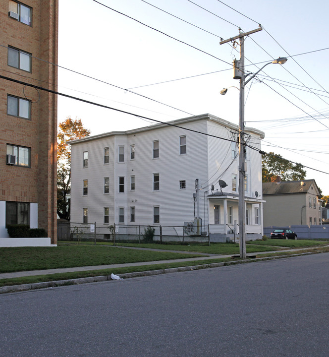 150 4th St in Leominster, MA - Building Photo