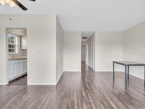 1451 NE 170th St, Unit 201A in North Miami Beach, FL - Building Photo - Building Photo