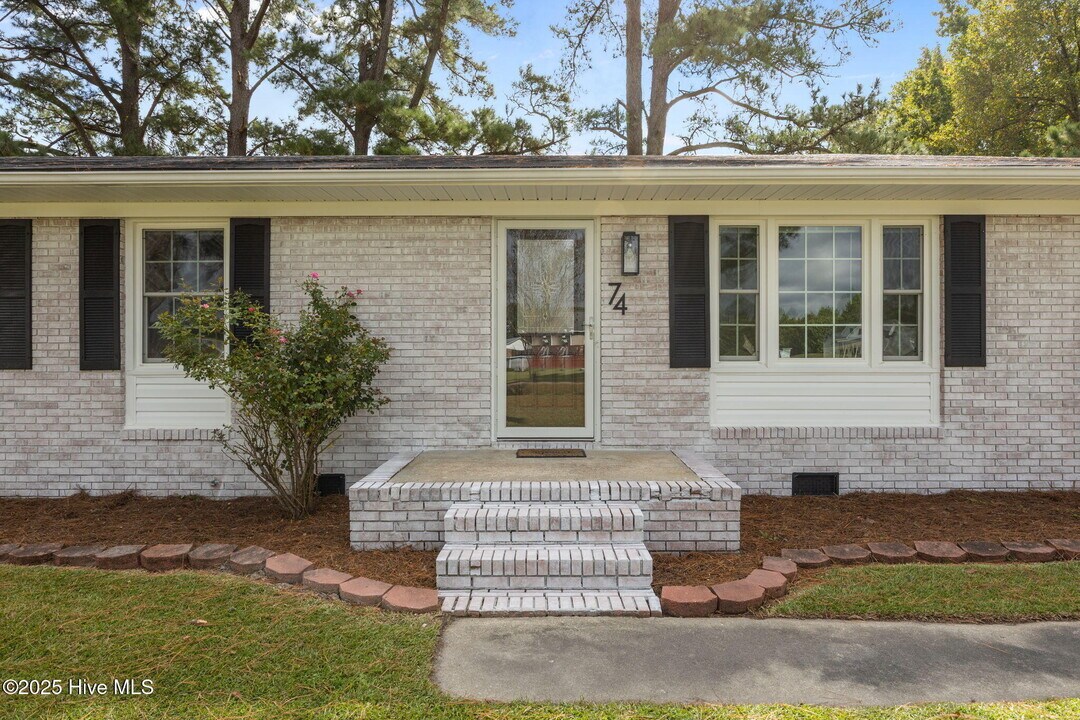 74 Cedar Rd in New Bern, NC - Building Photo