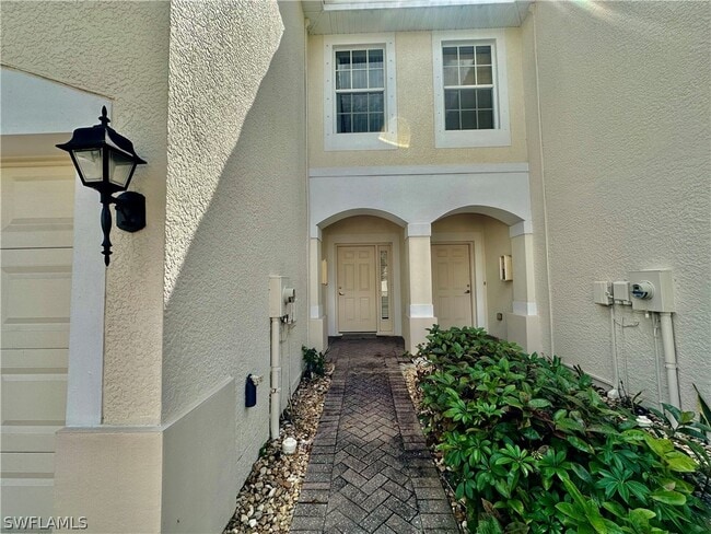996 Hampton Cir in Naples, FL - Building Photo - Building Photo