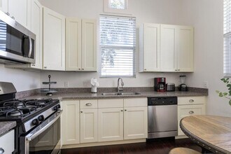 1523 Carondelet St in New Orleans, LA - Building Photo - Building Photo