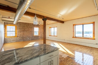 Bucktown Lofts in Davenport, IA - Foto de edificio - Interior Photo