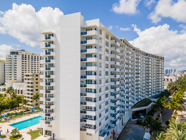 The Decoplage in Miami Beach, FL - Foto de edificio - Building Photo