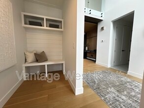 2507 Pinnacle Rdg Dr in West Kelowna, BC - Building Photo - Building Photo