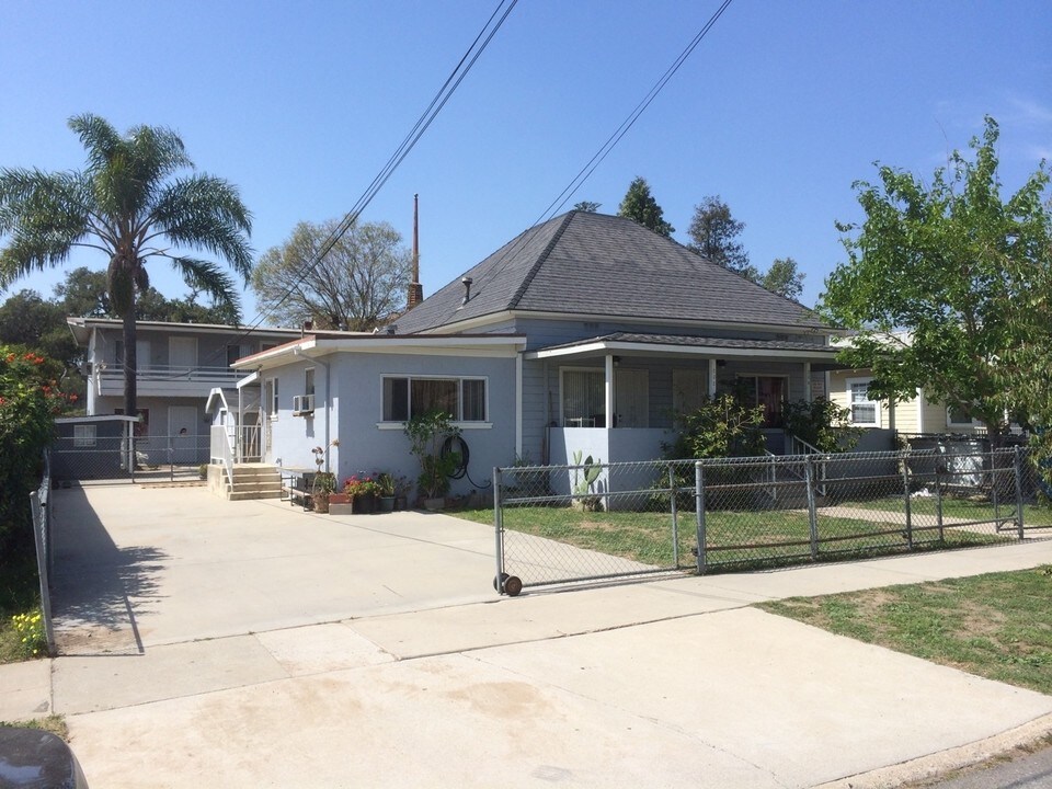 234 N 10th St in Santa Paula, CA - Building Photo