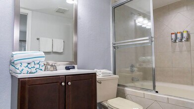 2791 N Poinciana Blvd, Unit 2BC in Kissimmee, FL - Foto de edificio - Building Photo