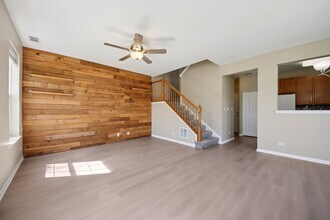 2566 Providence Ave in Aurora, IL - Building Photo - Building Photo