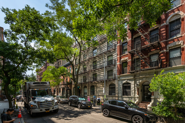 15 Jones St in New York, NY - Foto de edificio - Building Photo