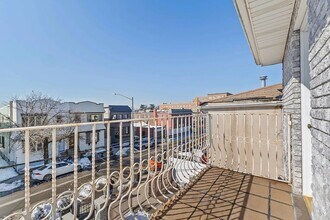 60-63 60 Lane, Unit 3 in Queens, NY - Foto de edificio - Building Photo