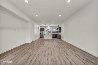 557 California Ave in Reno, NV - Foto de edificio - Building Photo