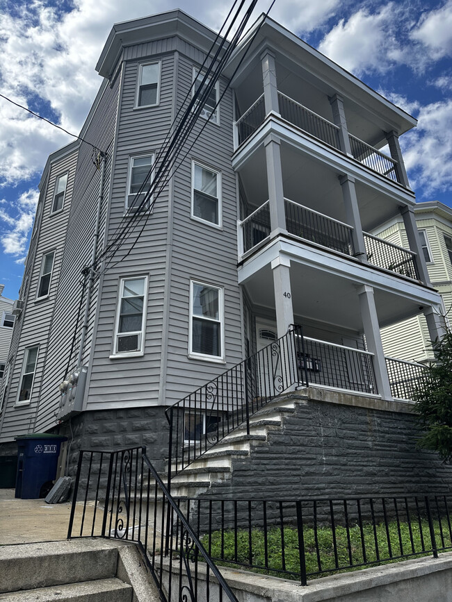 40 Temple St, Unit 1 in Somerville, MA - Building Photo - Building Photo