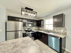 390 Fieldspar Ln in Clayton, NC - Foto de edificio - Building Photo
