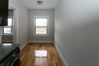 2249 W Wilson Ave, Unit 113 in Chicago, IL - Foto de edificio - Building Photo