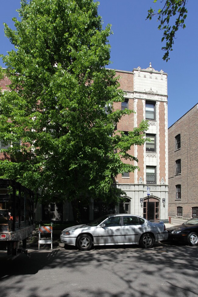Hyde Park Arms in Chicago, IL - Building Photo - Building Photo