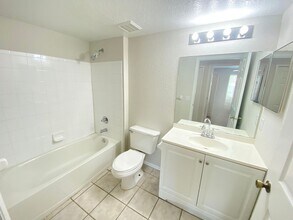 13917 Fairway Island Dr in Orlando, FL - Building Photo - Building Photo