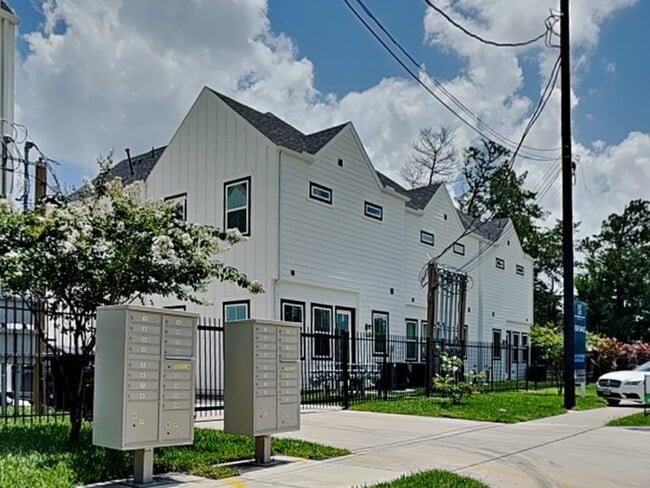 9902 Clark Rd