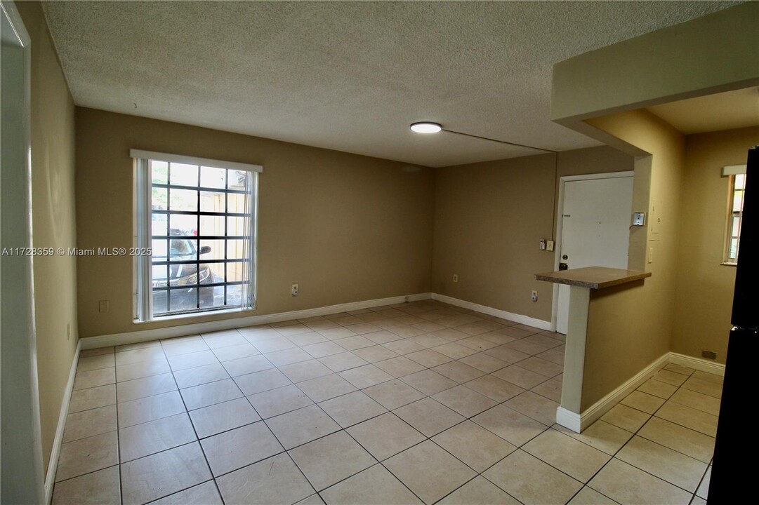 2290 NW N River Dr-Unit -10 in Miami, FL - Building Photo