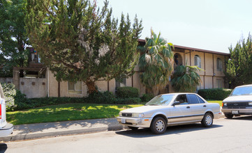 1166 B St in Yuba City, CA - Foto de edificio - Building Photo