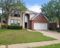 2104 Royal Oak Dr in Bedford, TX - Building Photo