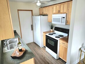 2189 Ridgemont Rd in Grosse Pointe Woods, MI - Foto de edificio - Building Photo