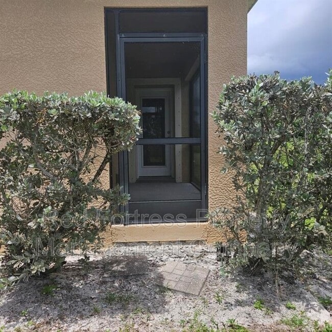 19251 Tangerine Rd in Ft. Myers, FL - Building Photo - Building Photo