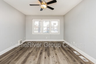 9132 S Saginaw Ave in Chicago, IL - Building Photo - Building Photo