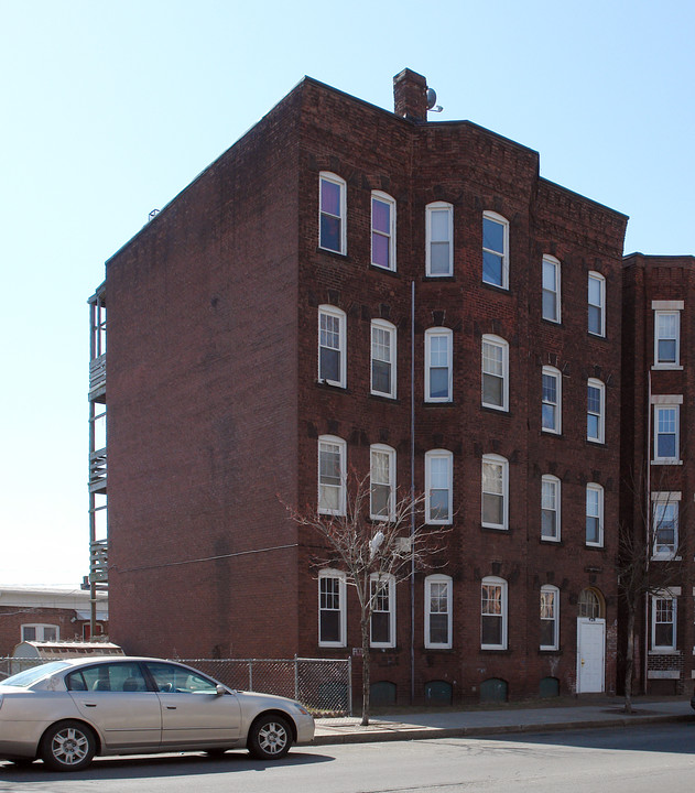 428 Maple St in Holyoke, MA - Foto de edificio