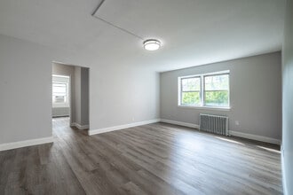Hudson Ridge Apartments in North Bergen, NJ - Building Photo - Interior Photo