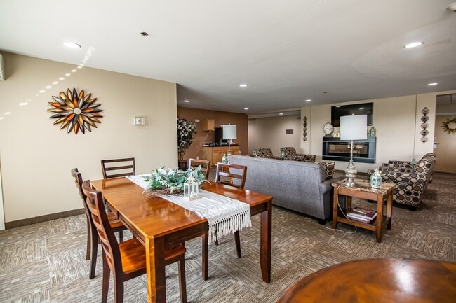 Overlook Ridge in Bismarck, ND - Foto de edificio - Building Photo