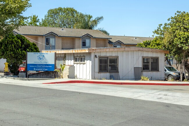 722 W California Ave in Vista, CA - Foto de edificio - Building Photo