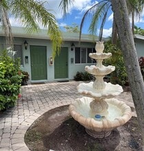 211 Malverne Rd in West Palm Beach, FL - Foto de edificio - Building Photo
