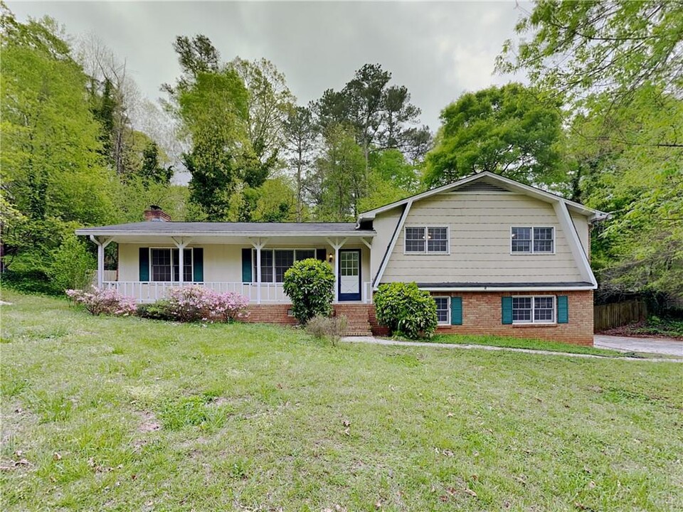 522 Hidden Hills Ct in Marietta, GA - Building Photo