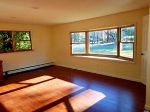 112 Locust Dr in Mastic Beach, NY - Building Photo - Building Photo