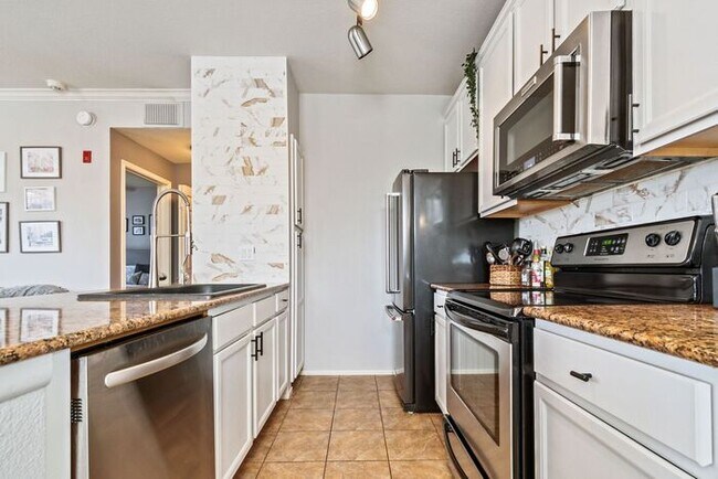 7009 E Acoma Dr, Unit UNIT 2126 in Scottsdale, AZ - Building Photo - Building Photo