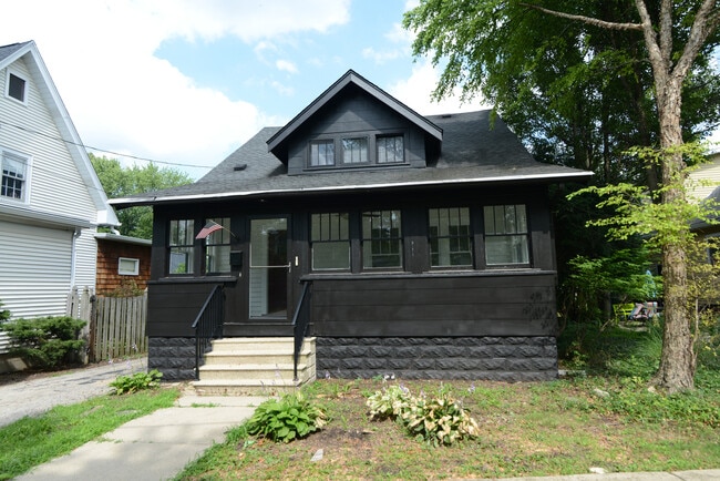 property at 724 S 5th St