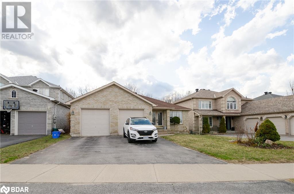 65 Grants Way in Barrie, ON - Building Photo