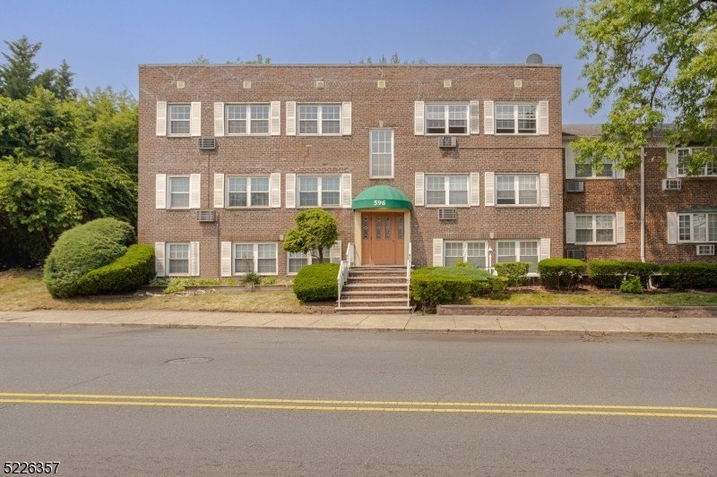 596 Chestnut St, Unit E in Union, NJ - Foto de edificio